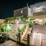 Comfort Double Or Twin Or Semi-basement Páros