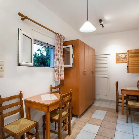 Comfort Double Or Twin Or Semi-basement Vendégház Párosz