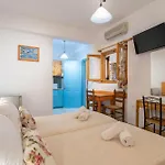 Gæstehus Comfort Double Or Twin Or Semi-basement Páros