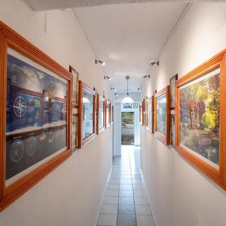 Gæstehus Comfort Double Or Twin Or Semi-basement