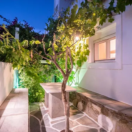 Comfort Double Or Twin Or Semi-basement Páros